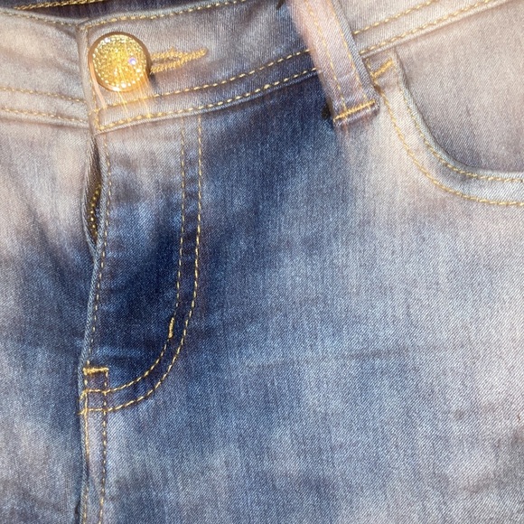 Celebrity Pink Cropped Jeans - Picture 4 of 10